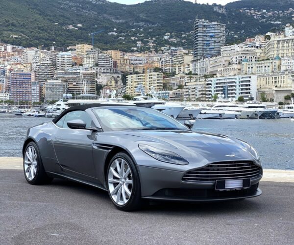 ASTON MARTIN DB11 VOLANTE