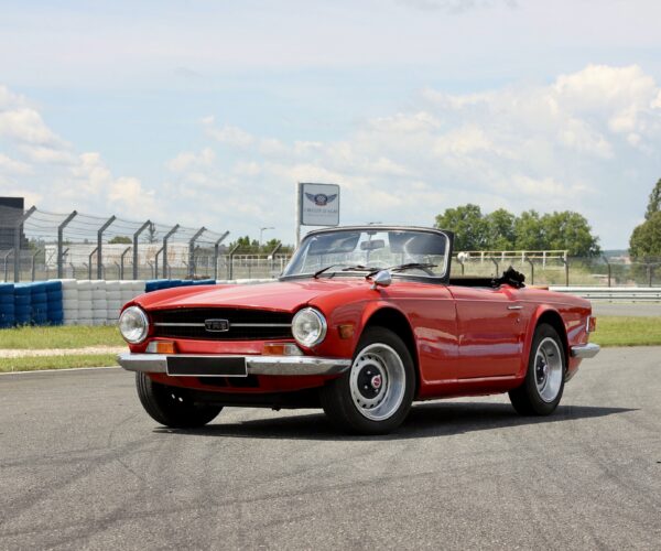 TRIUMPH TR6 PI