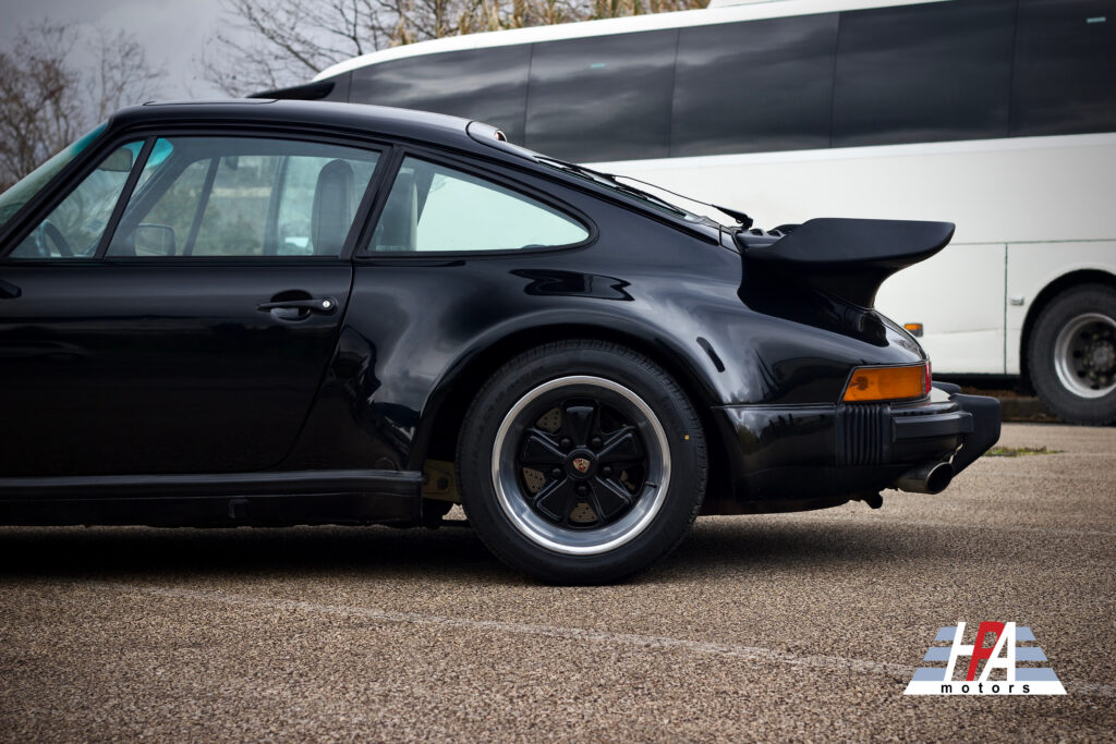 PORSCHE 930 TURBO