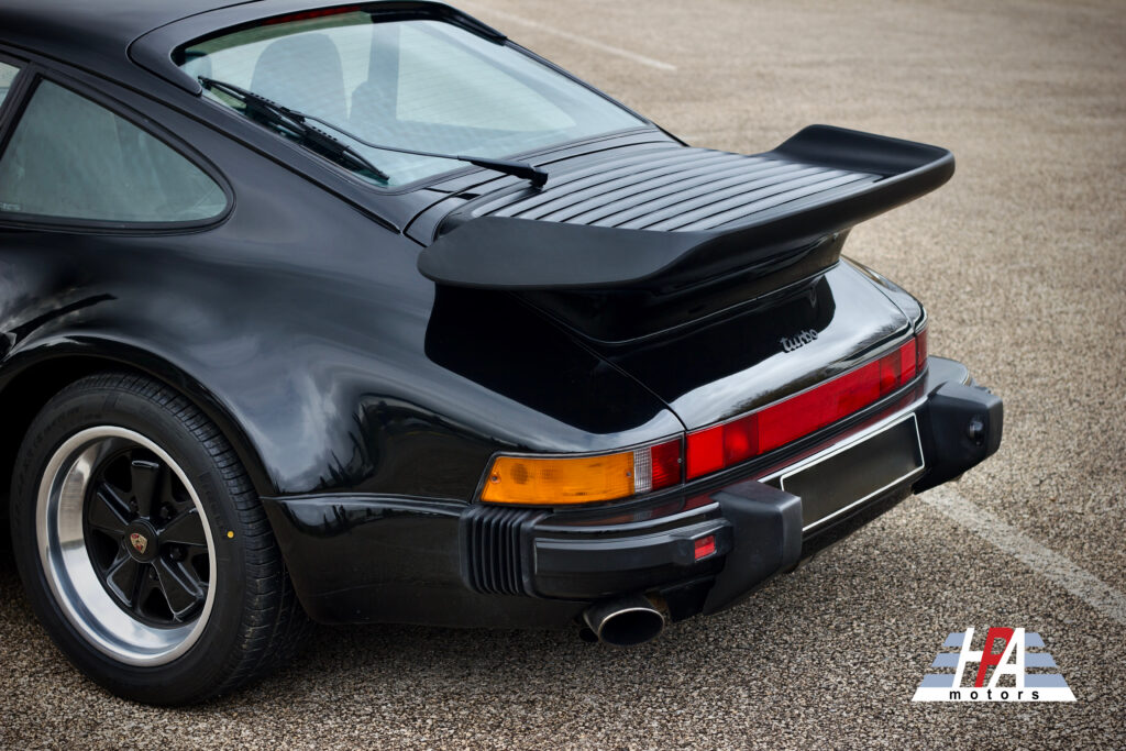 PORSCHE 930 TURBO