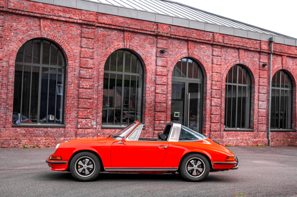PORSCHE 911 2.4S TARGA