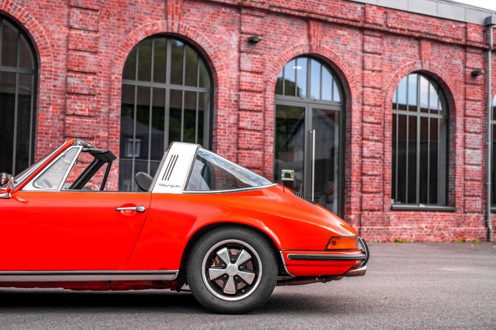 PORSCHE 911 2.4S TARGA