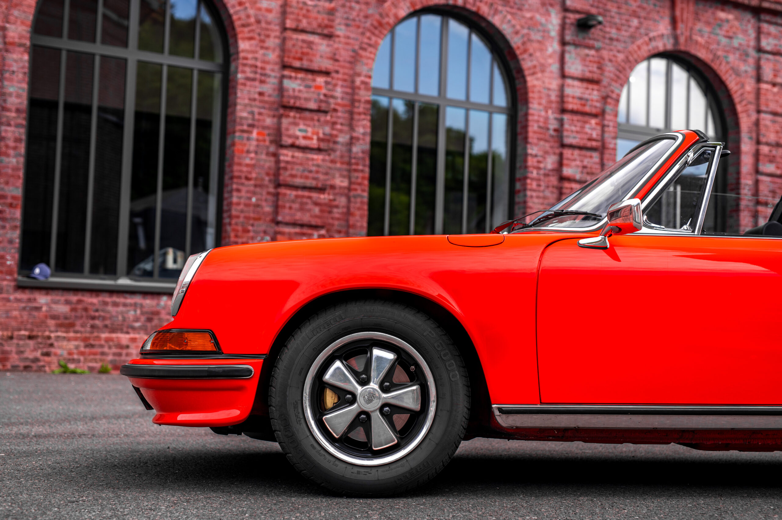 PORSCHE 911 2.4S TARGA