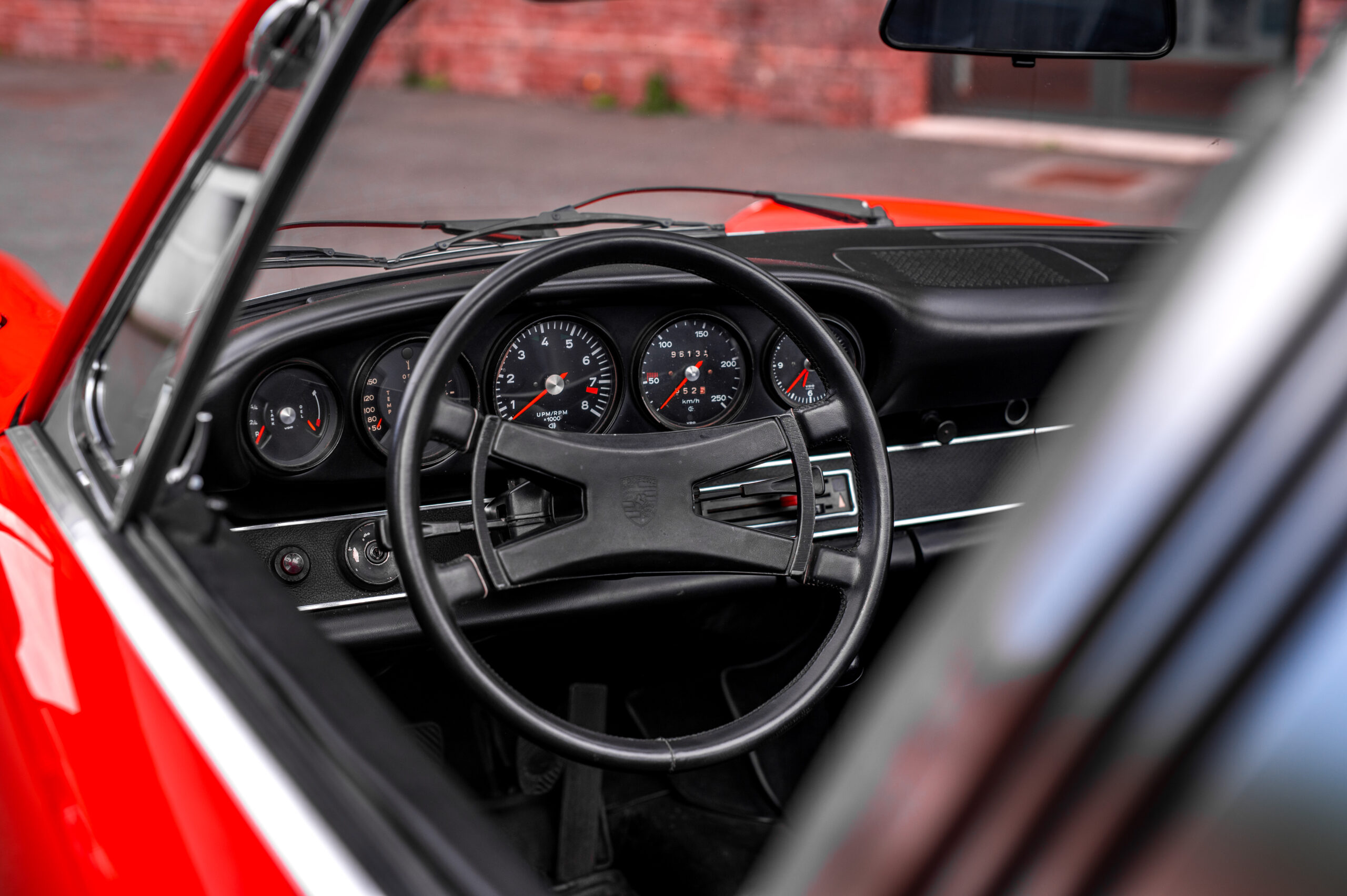 PORSCHE 911 2.4S TARGA