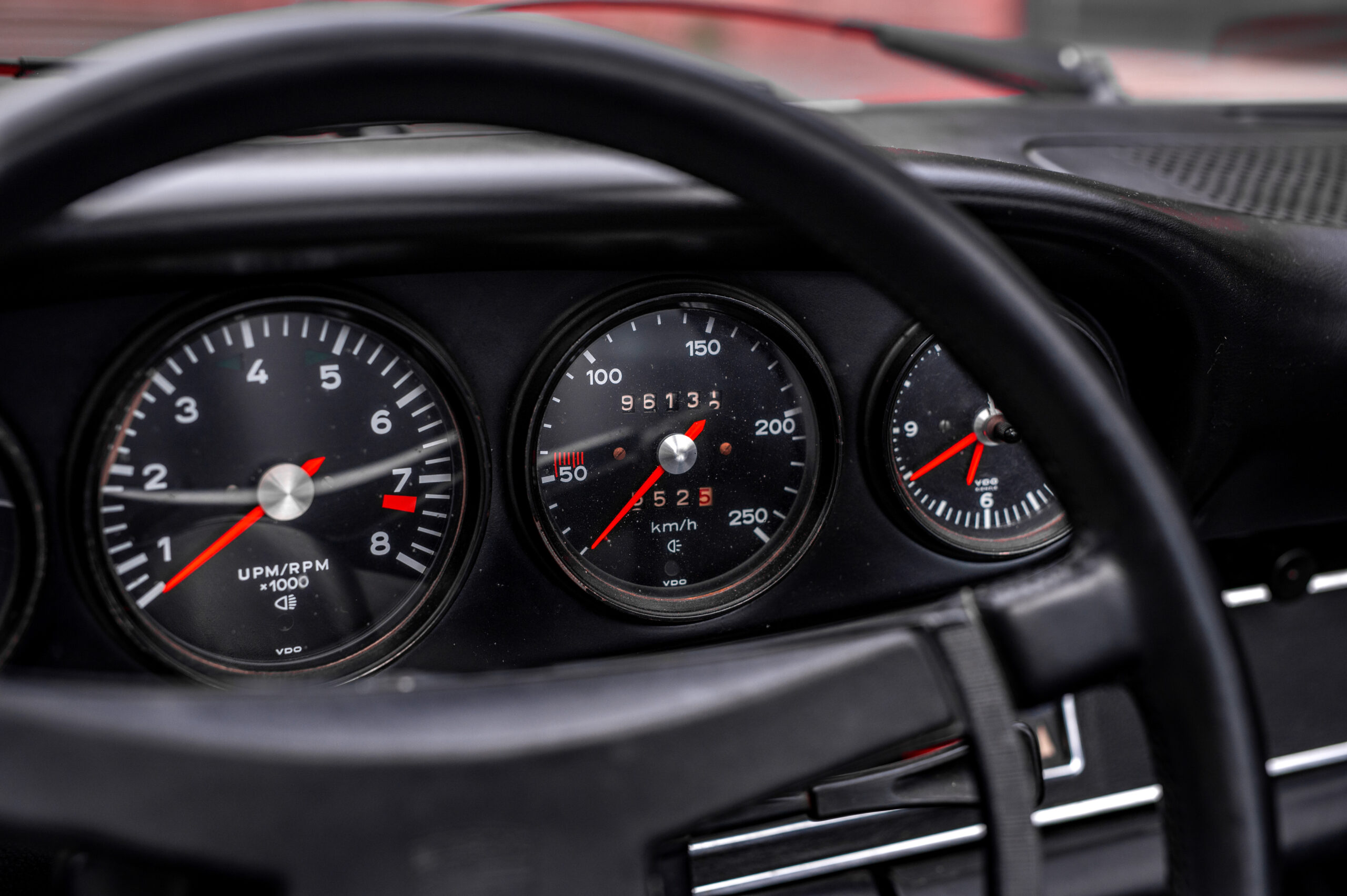 PORSCHE 911 2.4S TARGA