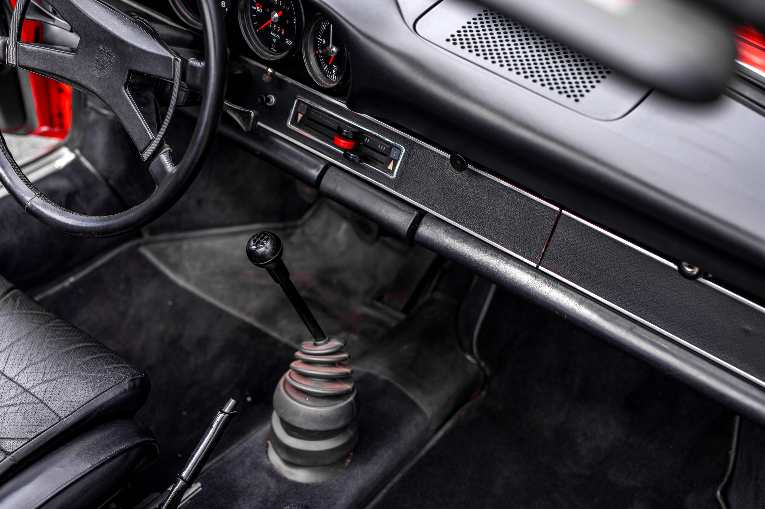 PORSCHE 911 2.4S TARGA