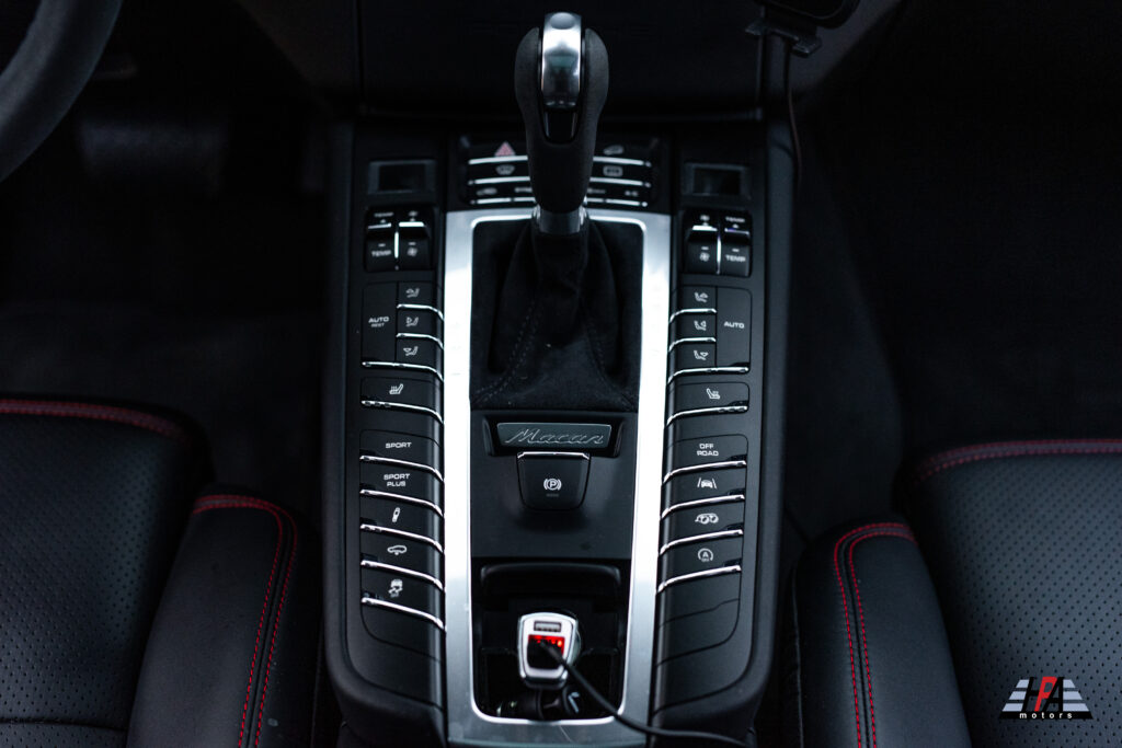 PORSCHE MACAN GTS