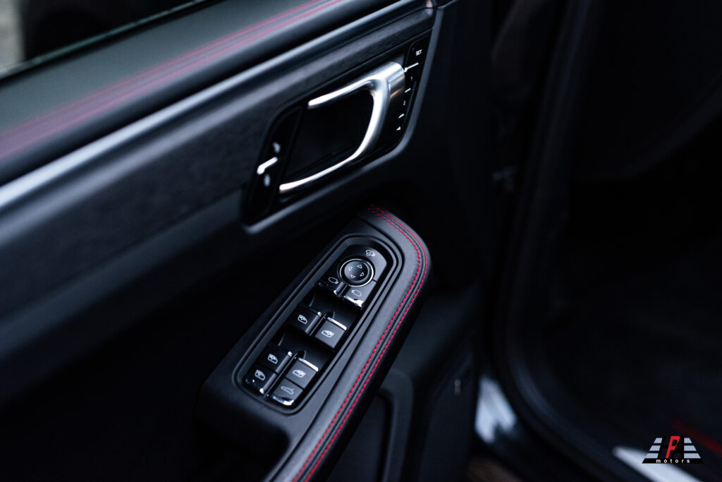 PORSCHE MACAN GTS