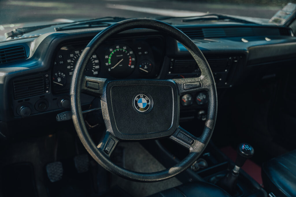 BMW E21 323 I