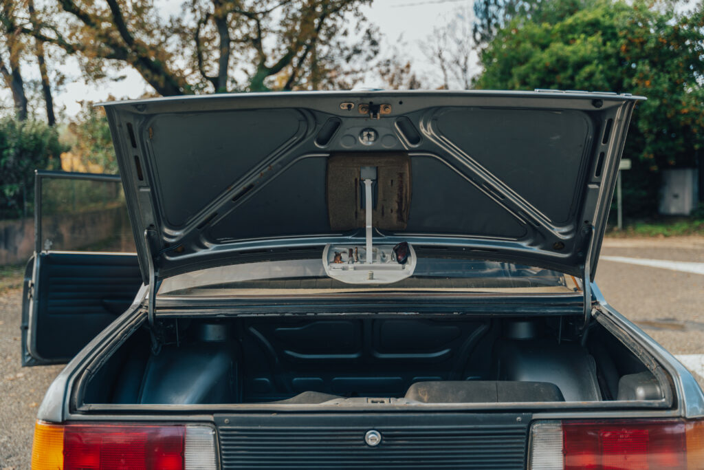 BMW E21 323 I