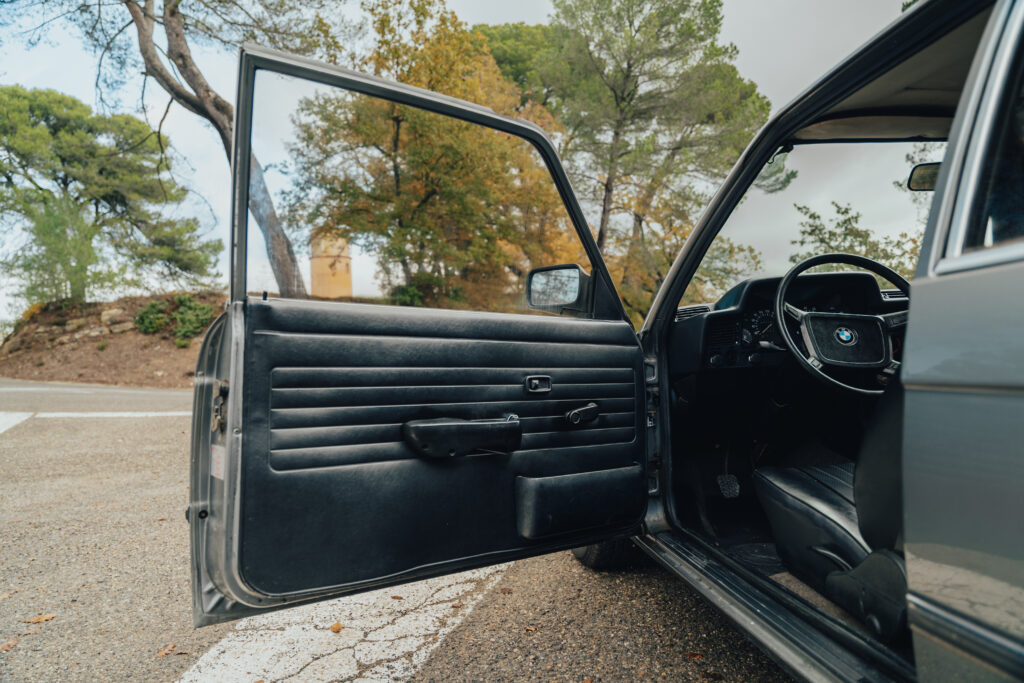 BMW E21 323 I