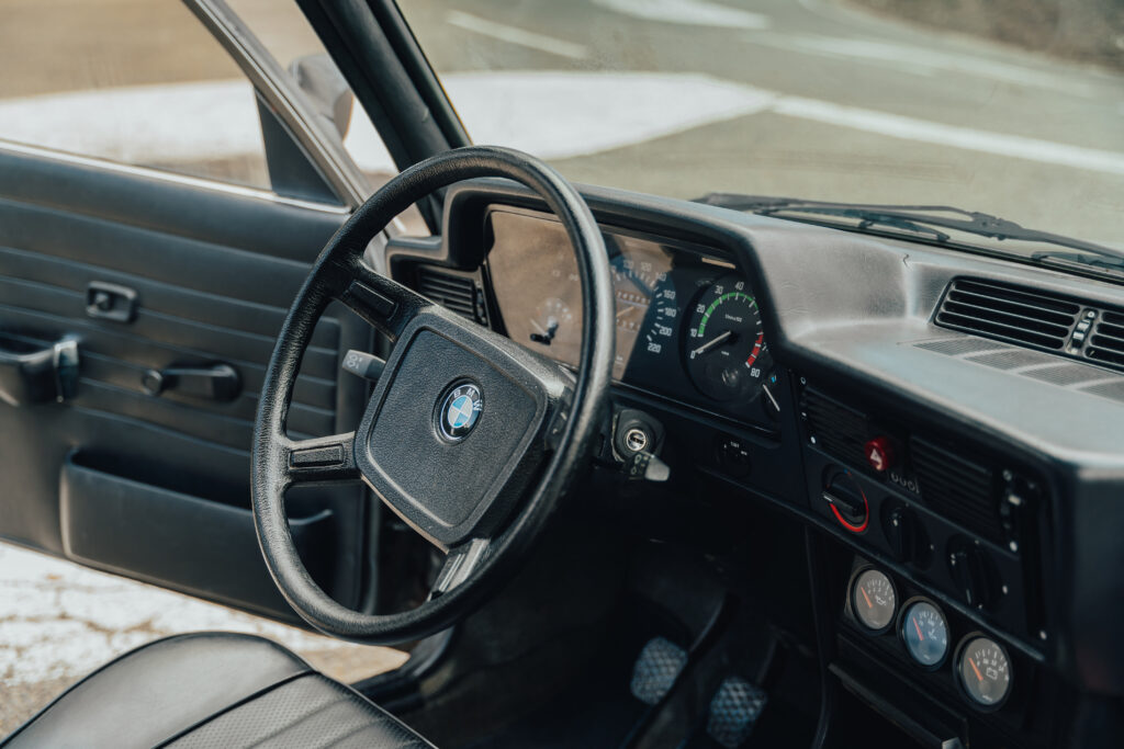 BMW E21 323 I