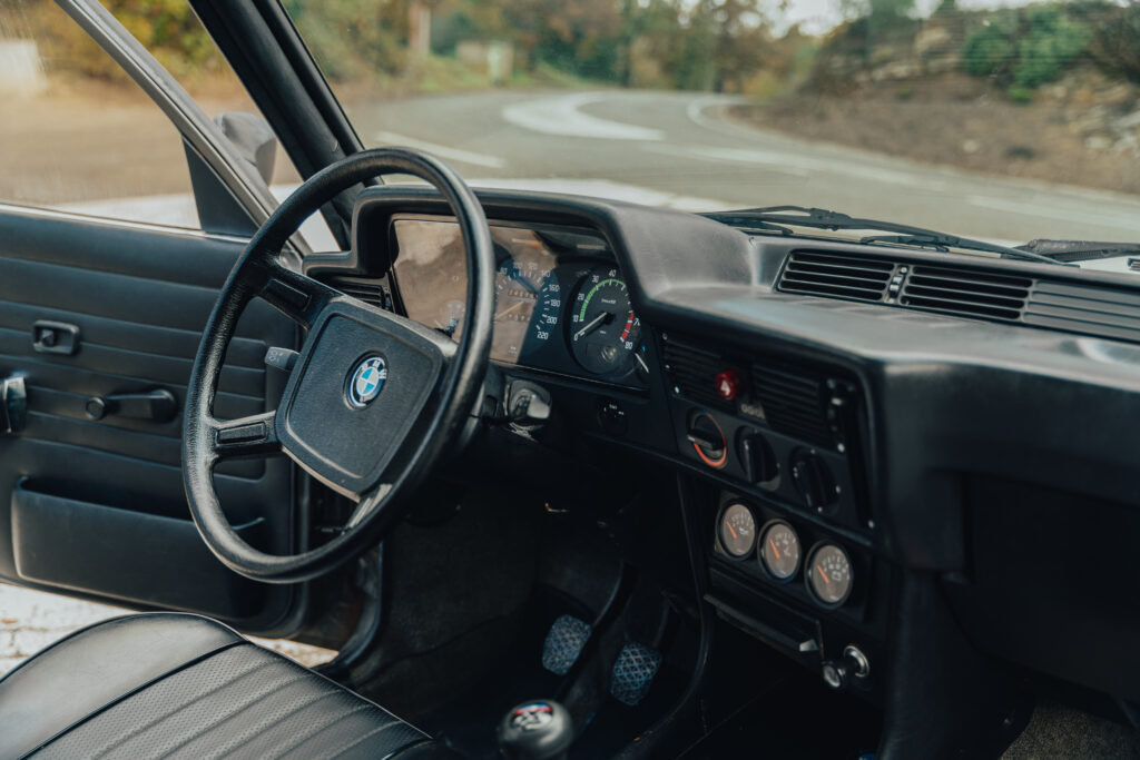 BMW E21 323 I