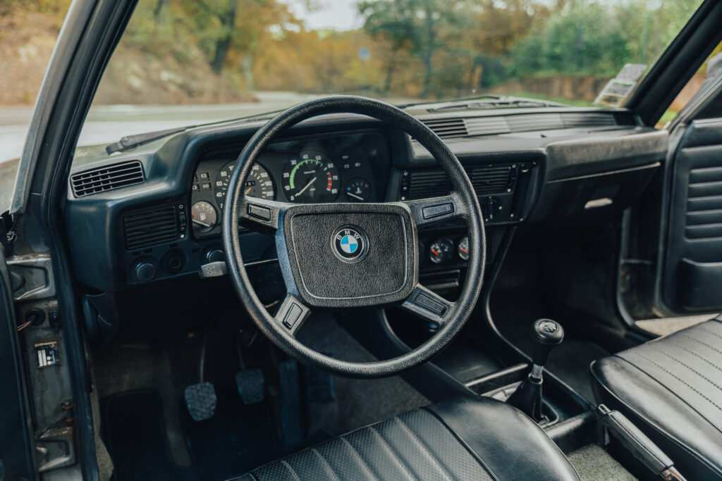 BMW E21 323 I