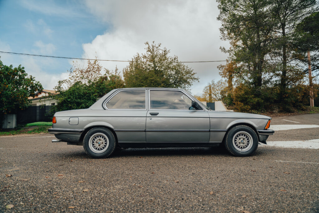 BMW E21 323 I