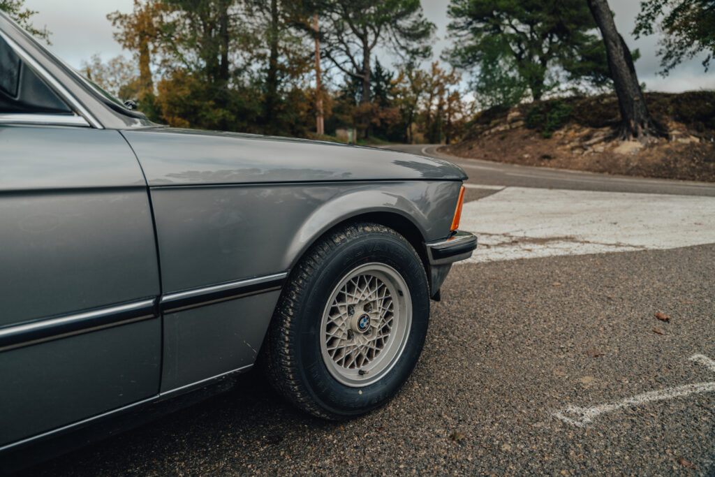 BMW E21 323 I