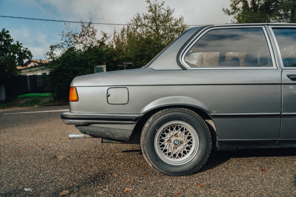 BMW E21 323 I