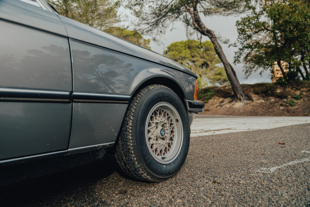 BMW E21 323 I