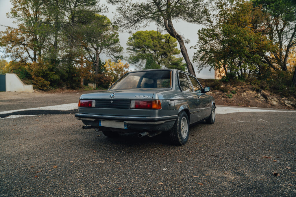 BMW E21 323 I