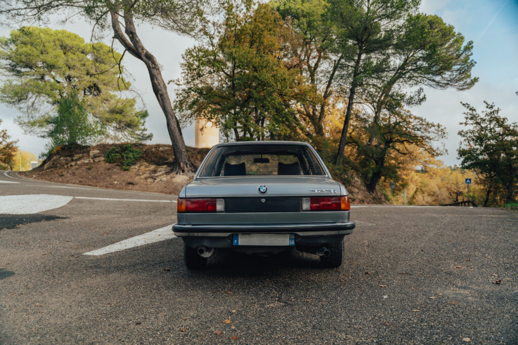 BMW E21 323 I