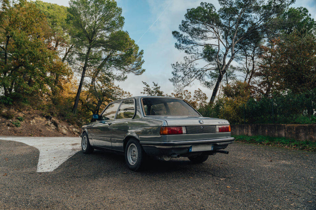 BMW E21 323 I