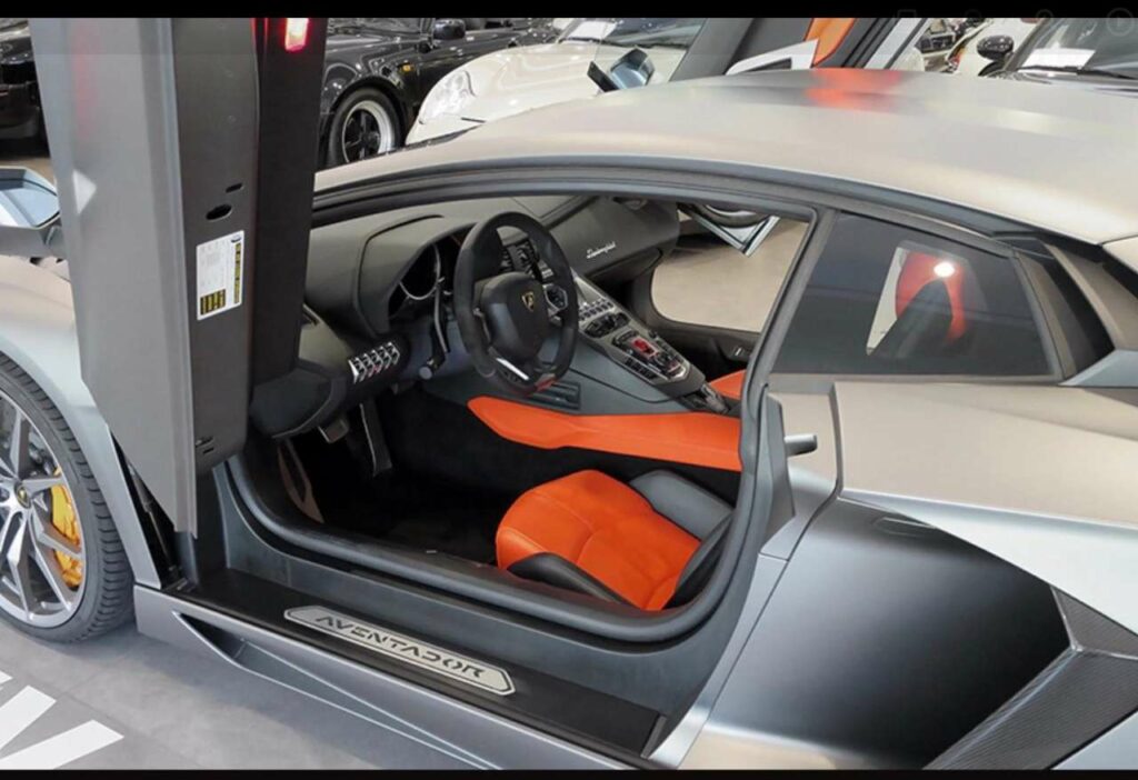 LAMBORGHINI AVENTADOR LP 700-4