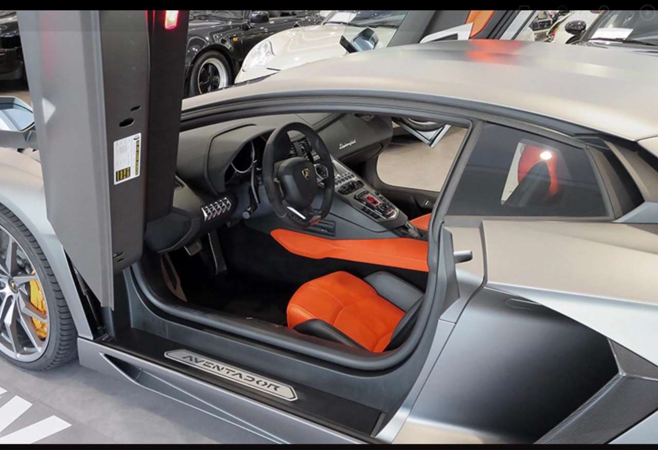 LAMBORGHINI AVENTADOR LP 700-4