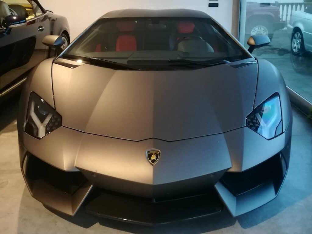 LAMBORGHINI AVENTADOR LP 700-4
