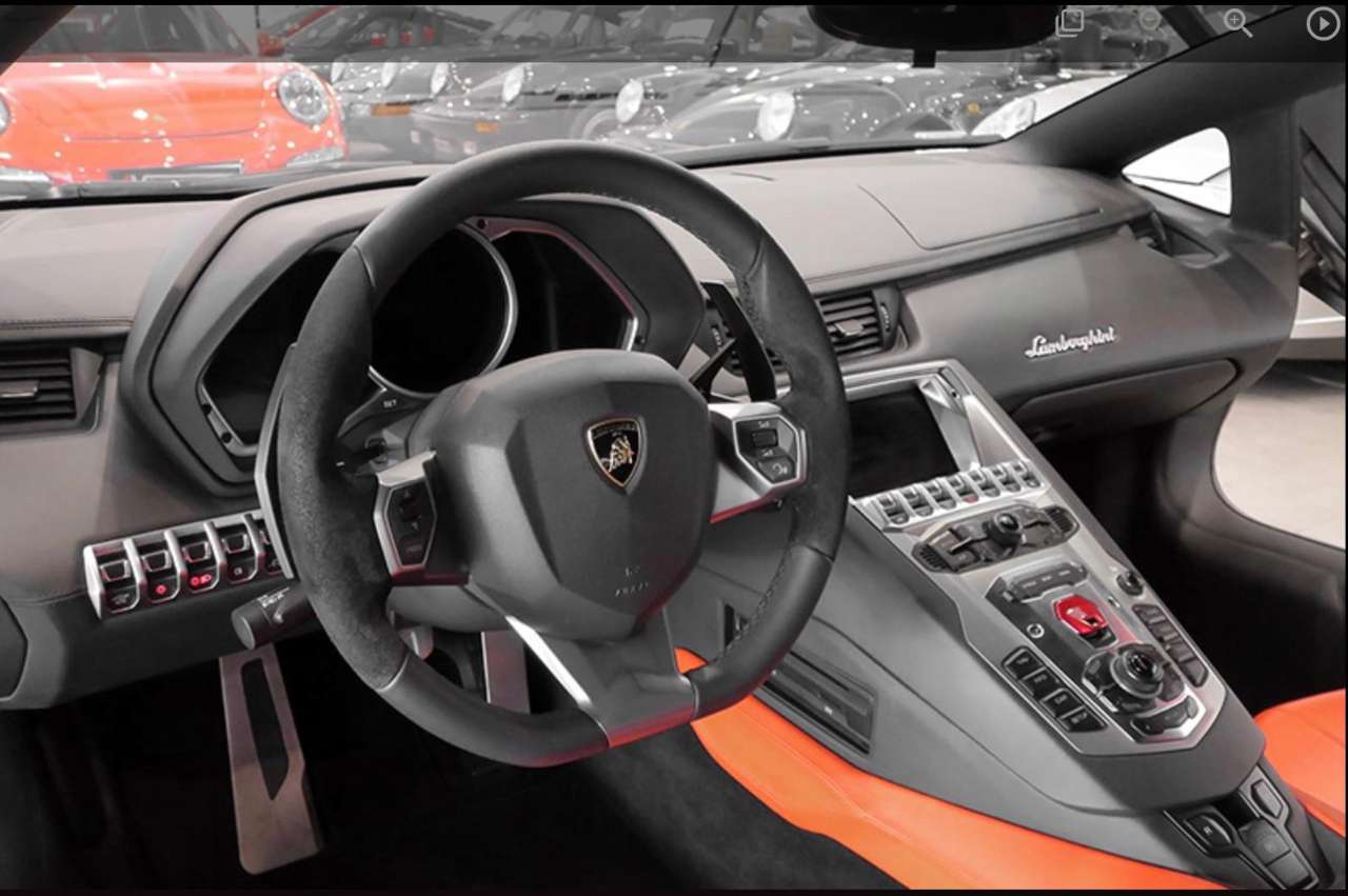 LAMBORGHINI AVENTADOR LP 700-4