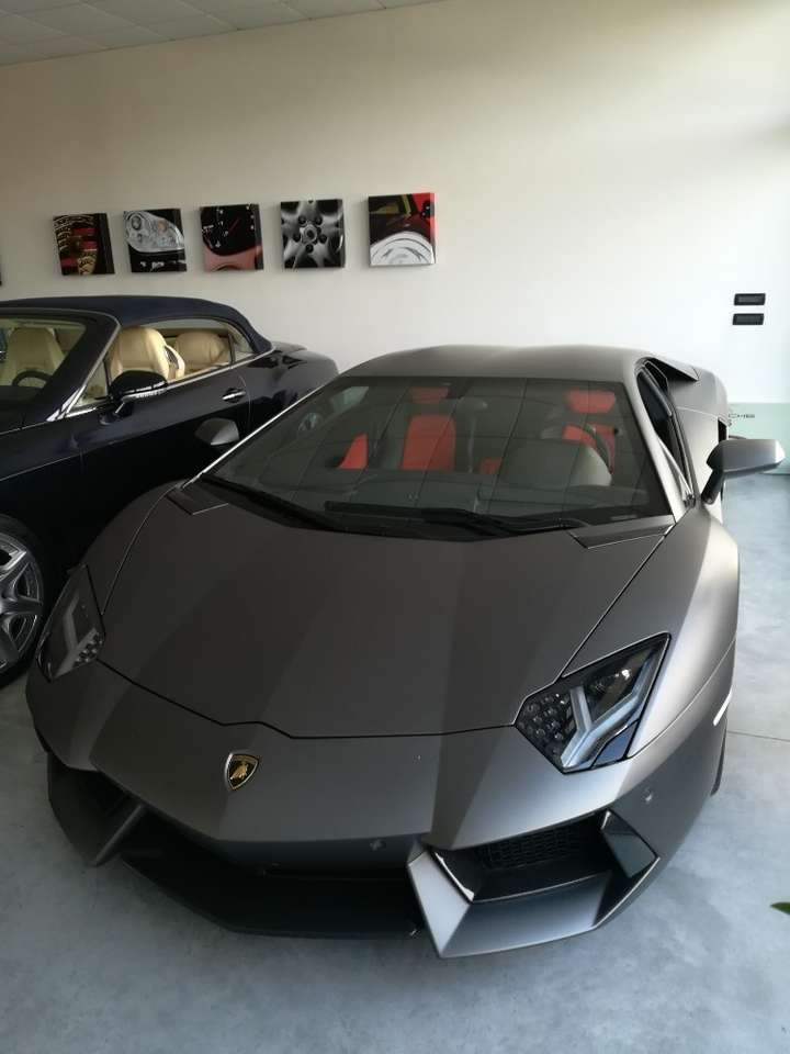 LAMBORGHINI AVENTADOR LP 700-4
