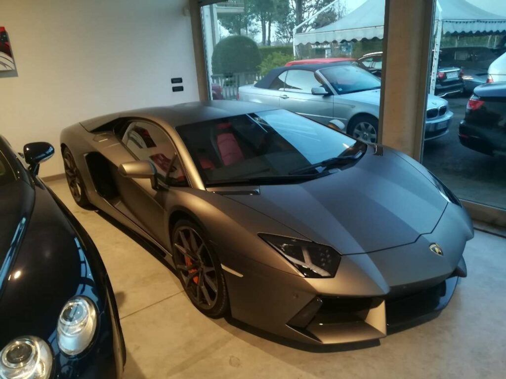 LAMBORGHINI AVENTADOR LP 700-4