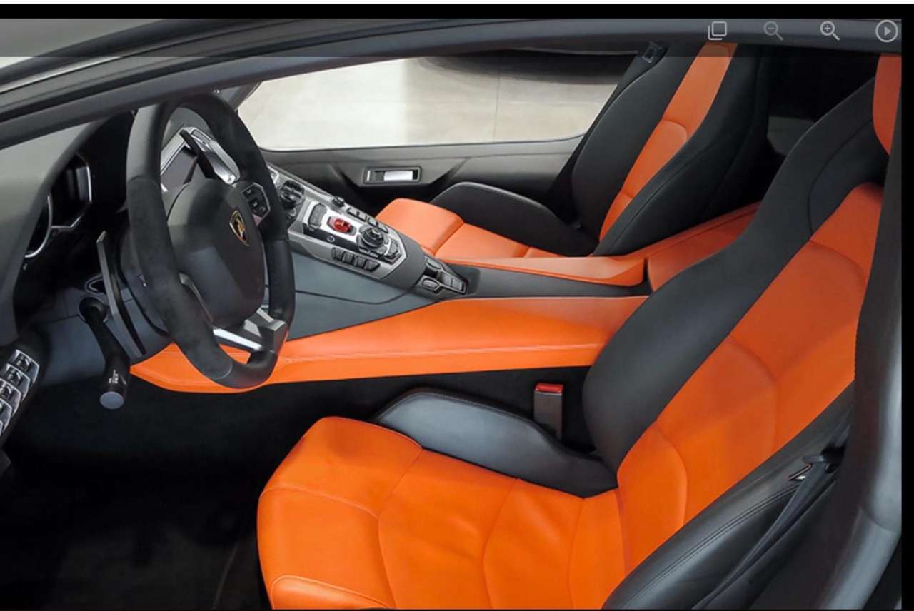 LAMBORGHINI AVENTADOR LP 700-4