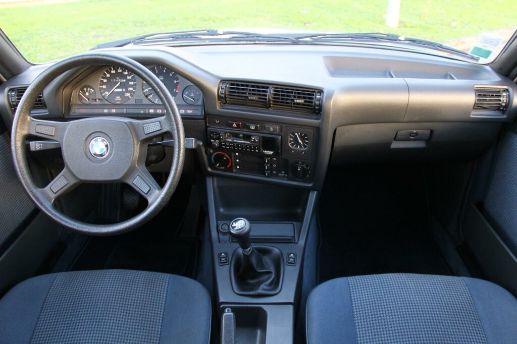BMW E30 325 IX