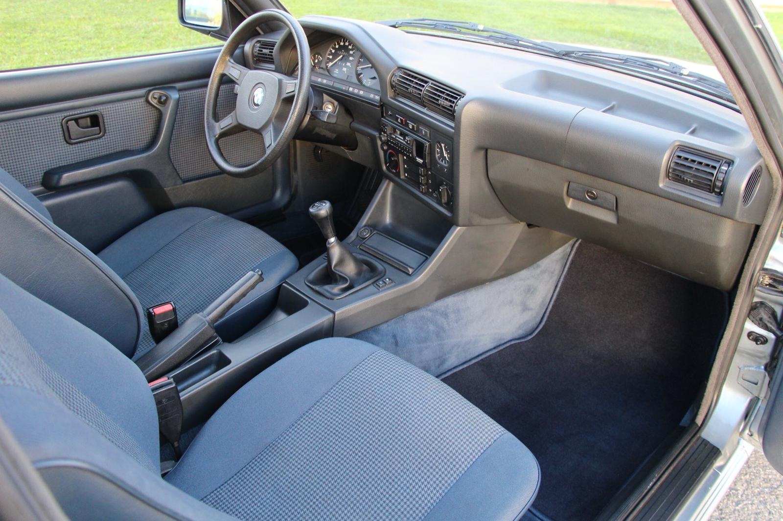 BMW E30 325 IX