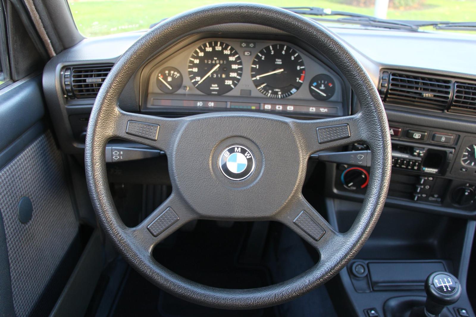 BMW E30 325 IX