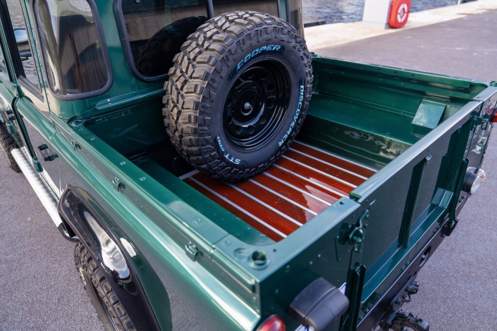 LAND ROVER DEFENDER « PICK-UP » 1/1