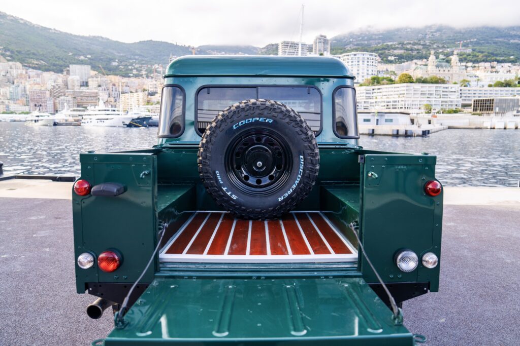 LAND ROVER DEFENDER « PICK-UP » 1/1