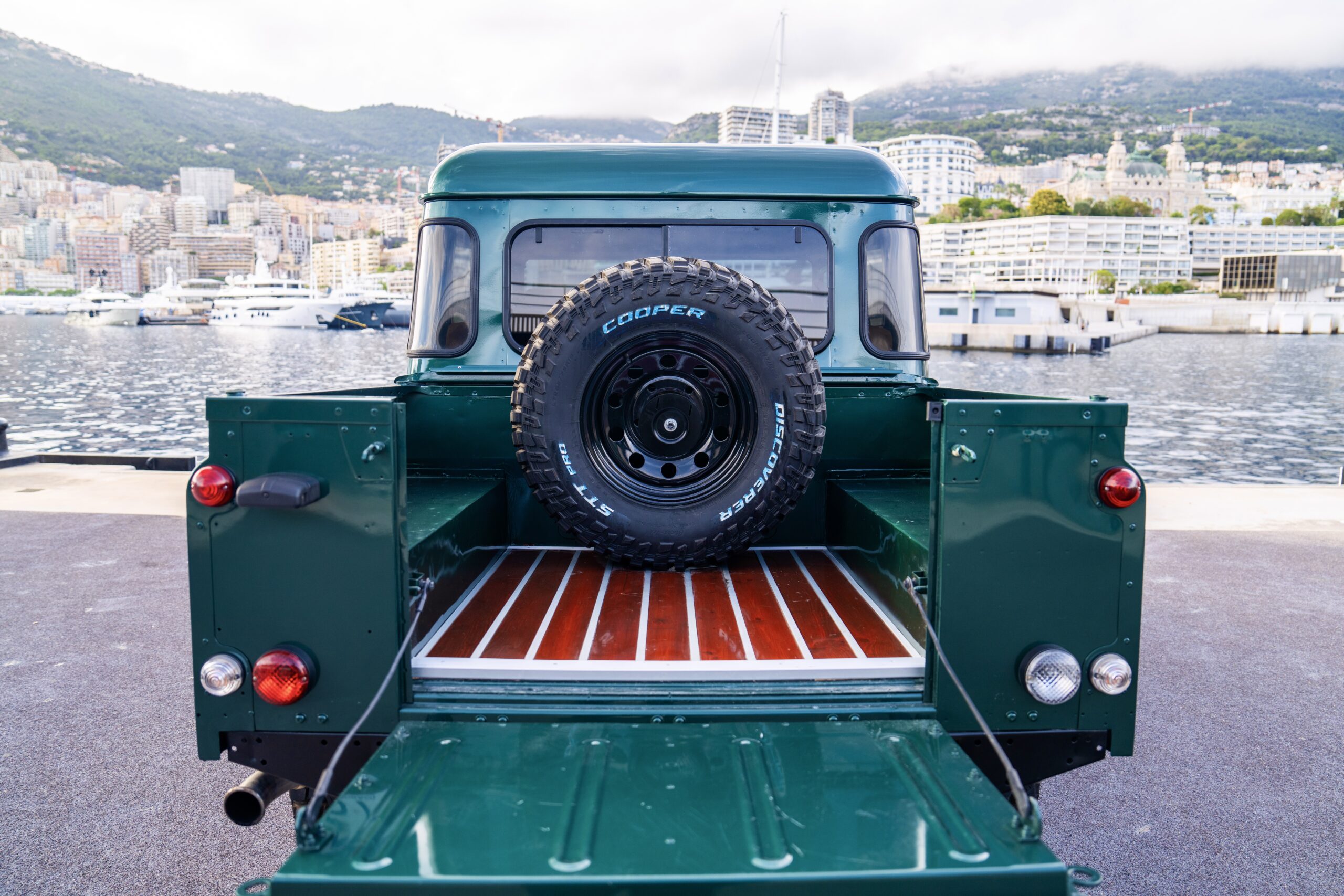 LAND ROVER DEFENDER « PICK-UP » 1/1