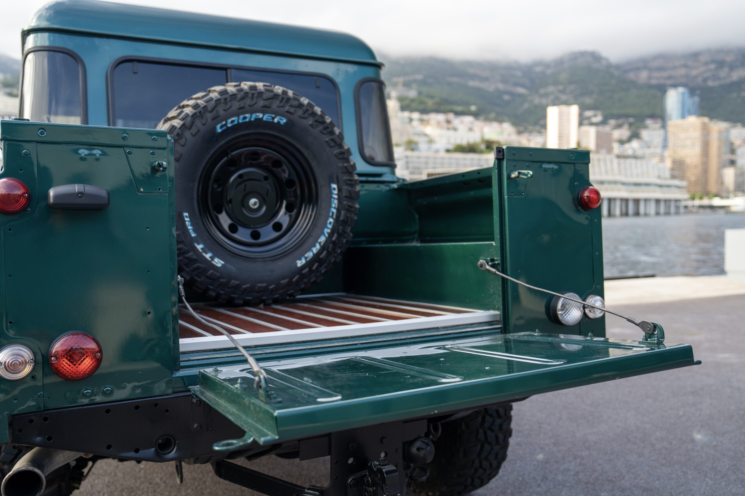 LAND ROVER DEFENDER « PICK-UP » 1/1