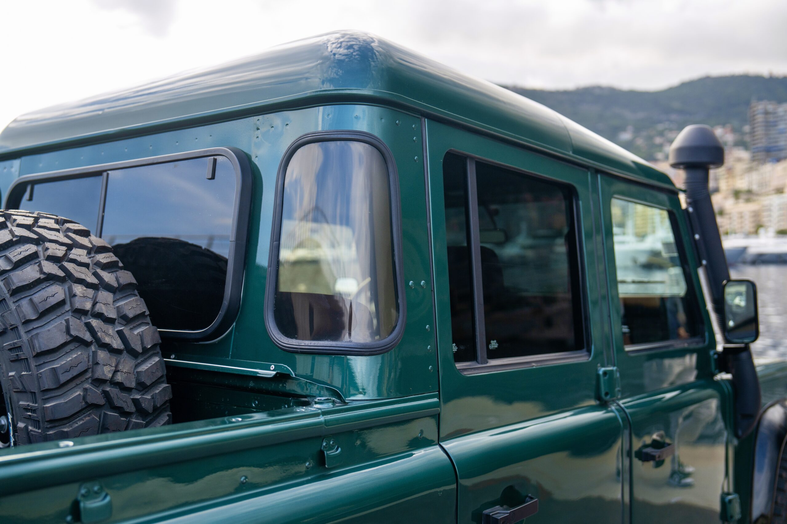 LAND ROVER DEFENDER « PICK-UP » 1/1