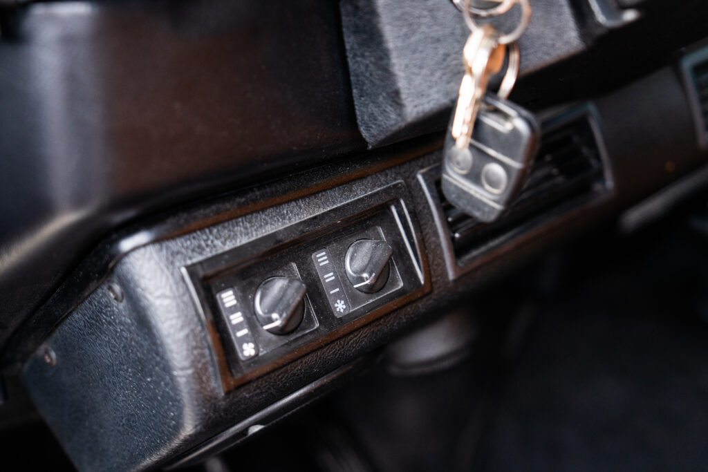 LAND ROVER DEFENDER « PICK-UP » 1/1