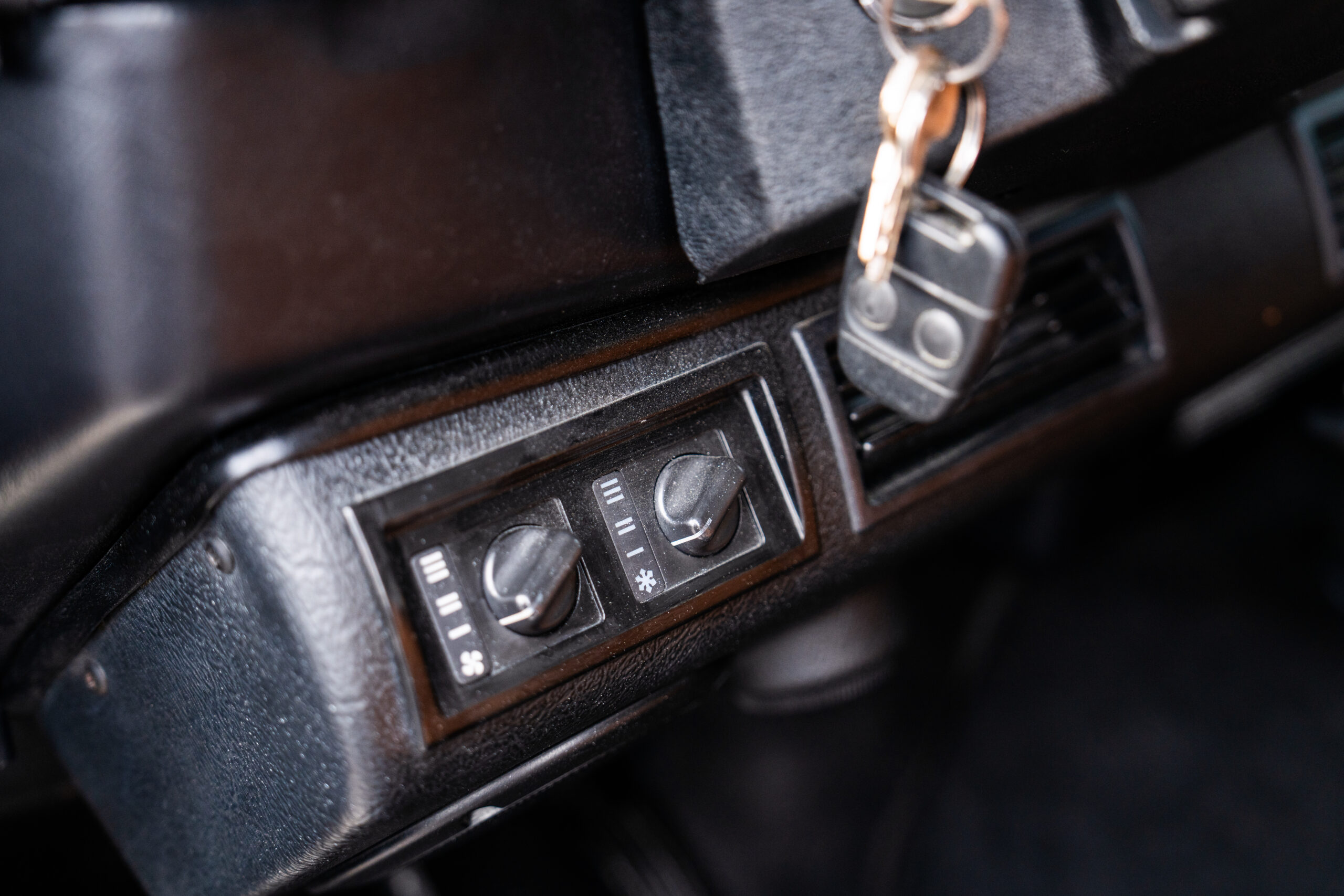 LAND ROVER DEFENDER « PICK-UP » 1/1