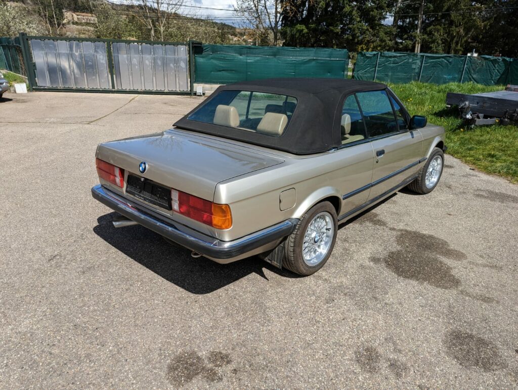 BMW E30 320 I CABRIOLET
