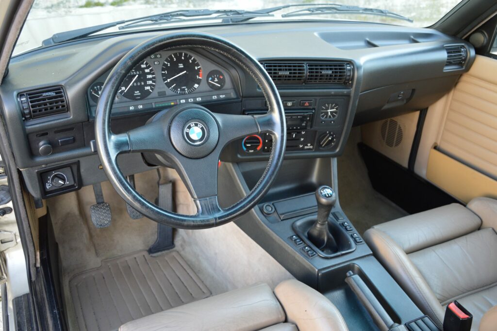 BMW E30 320 I CABRIOLET